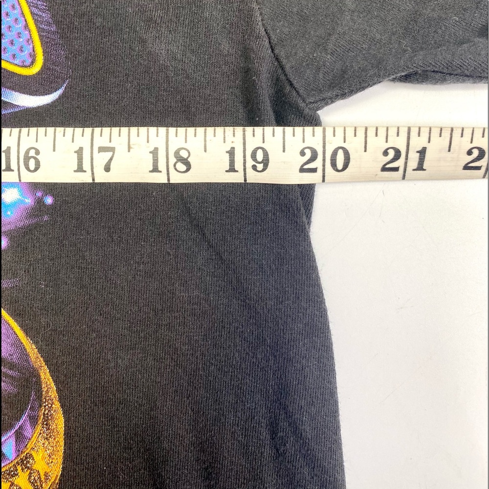Los Angeles Lakers 3 Peat NBA Championship T Shirt - Picture 6 of 7